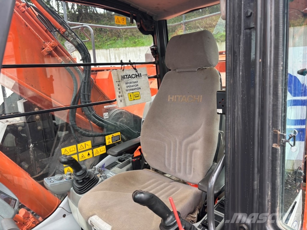 Hitachi ZX 225 US LC-5 B Gravemaskiner på larvebånd