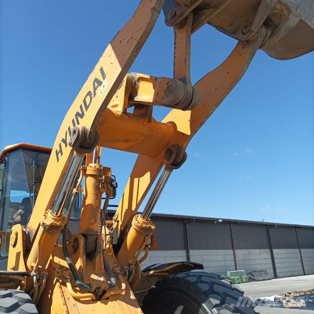 Hyundai HL 770-7 A لوادر بعجل