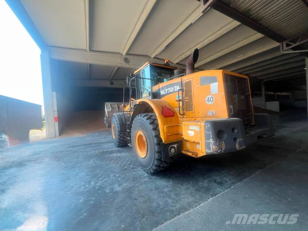 Hyundai HL 770-7 A لوادر بعجل