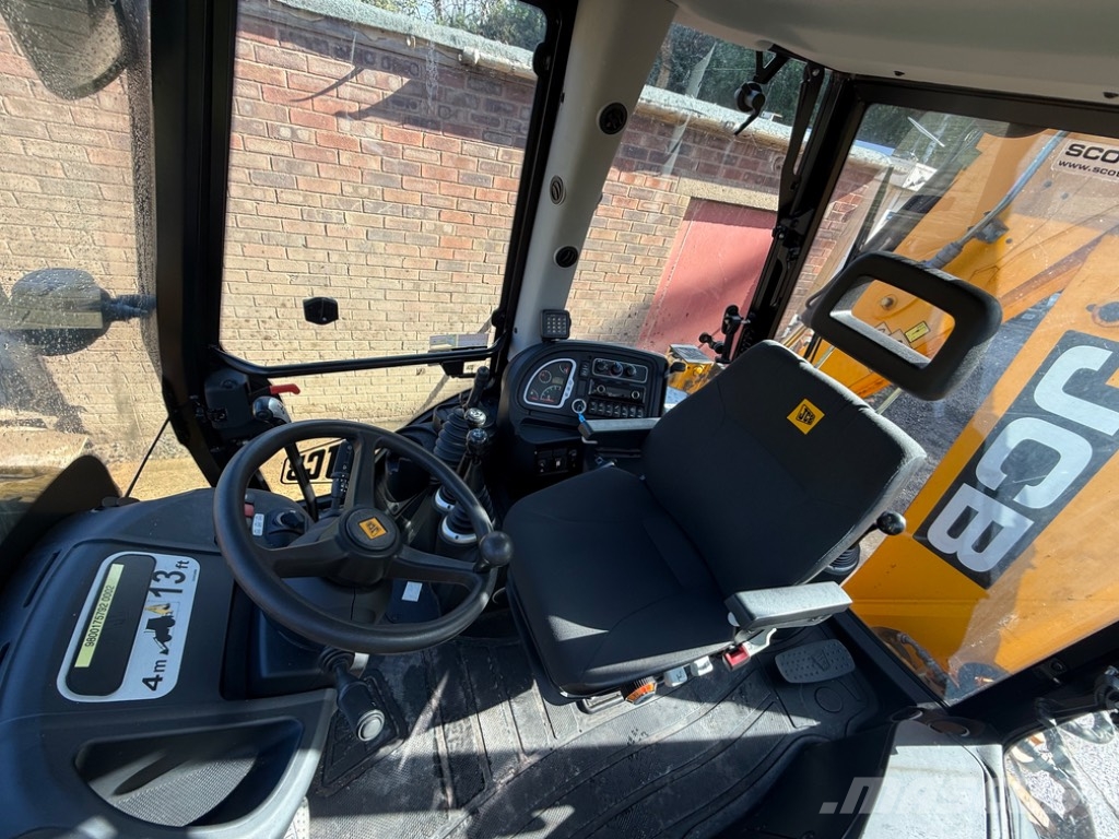 JCB 3 CX Backhoe