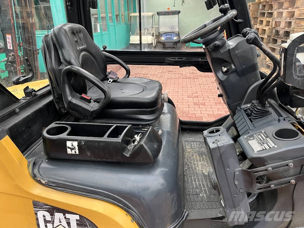 CAT DP25NT V-4243 IO Camiones diesel