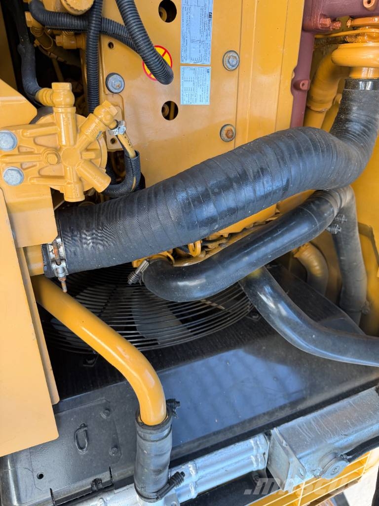 CAT 320D2L   the largest‑scale supplier 履带挖掘机