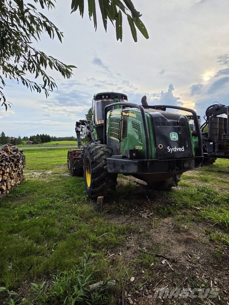 John Deere 1270 E Harvesteri