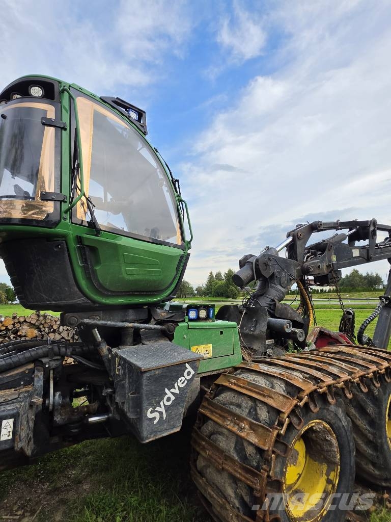John Deere 1270 E Harvesteri