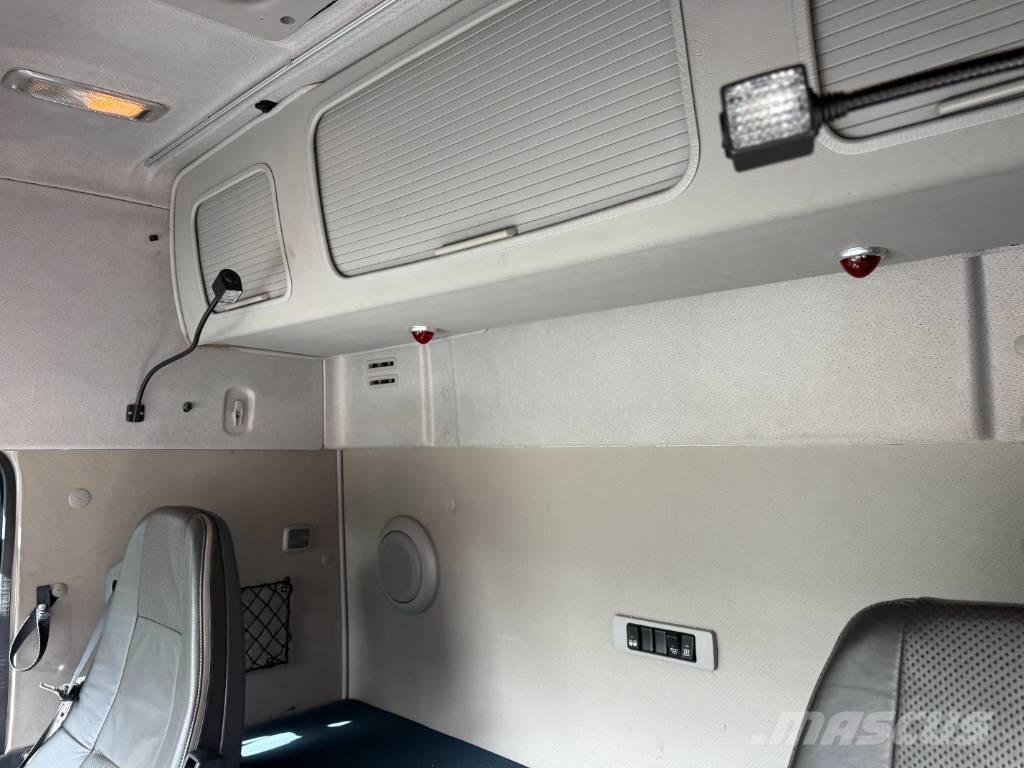 Volvo FMX500 8x2 Lastväxlare med kabellift