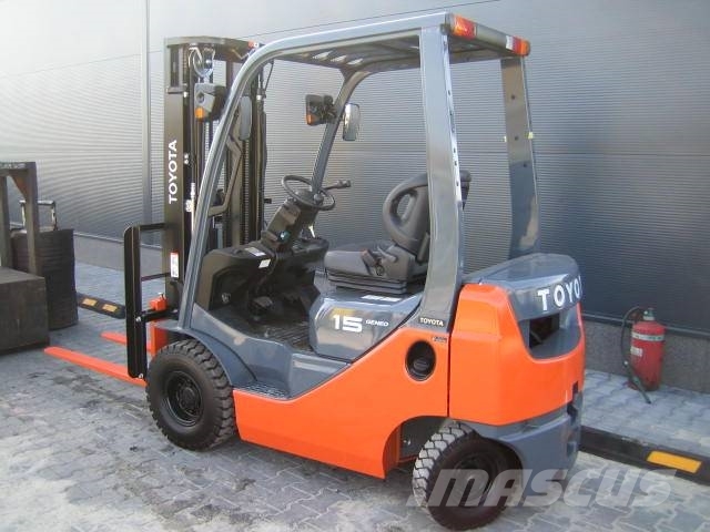 TOYOTA 028FGF15 Περονοφόρα ανυψωτικά κλαρκ με φυσικό αέριο LPG