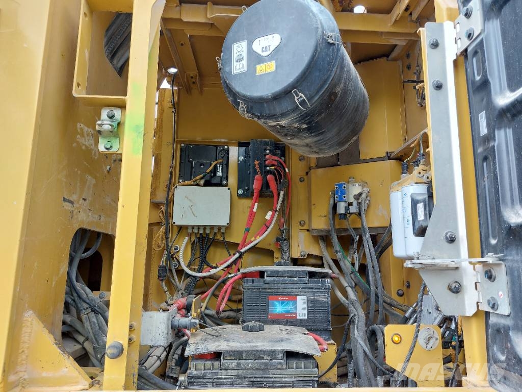 CAT 352FLXE MHD (17m demolition) حفارات زحافة