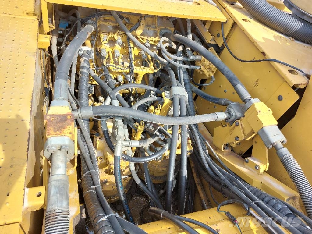CAT 352FLXE MHD (17m demolition) حفارات زحافة