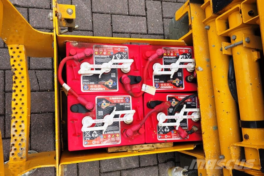 Haulotte Compact 8 Electric, 8.2m Working Height, 350kg Cap لوادر انزلاقية التوجيه
