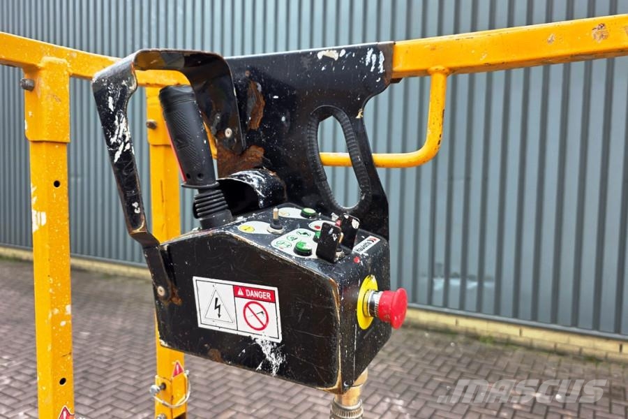 Haulotte Compact 8 Electric, 8.2m Working Height, 350kg Cap لوادر انزلاقية التوجيه
