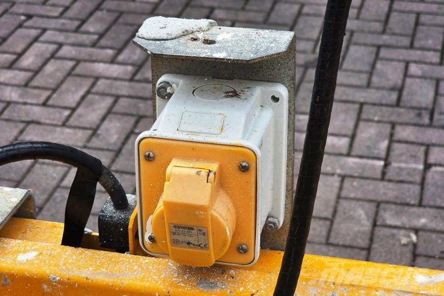 Haulotte Compact 8 Electric, 8.2m Working Height, 350kg Cap لوادر انزلاقية التوجيه