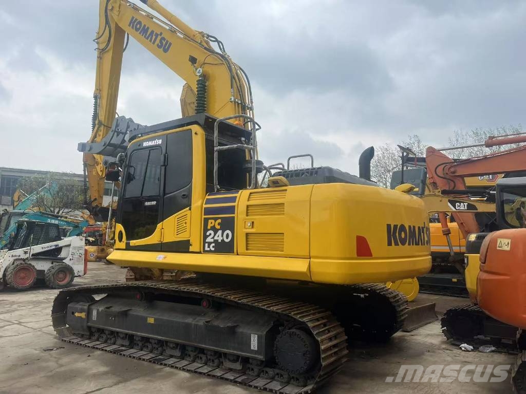 Komatsu PC 240 LC 大型油圧ショベル12t以上(パワーショベル・ユンボ)