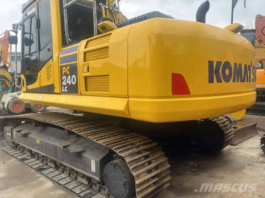Komatsu PC 240 LC 大型油圧ショベル12t以上(パワーショベル・ユンボ)