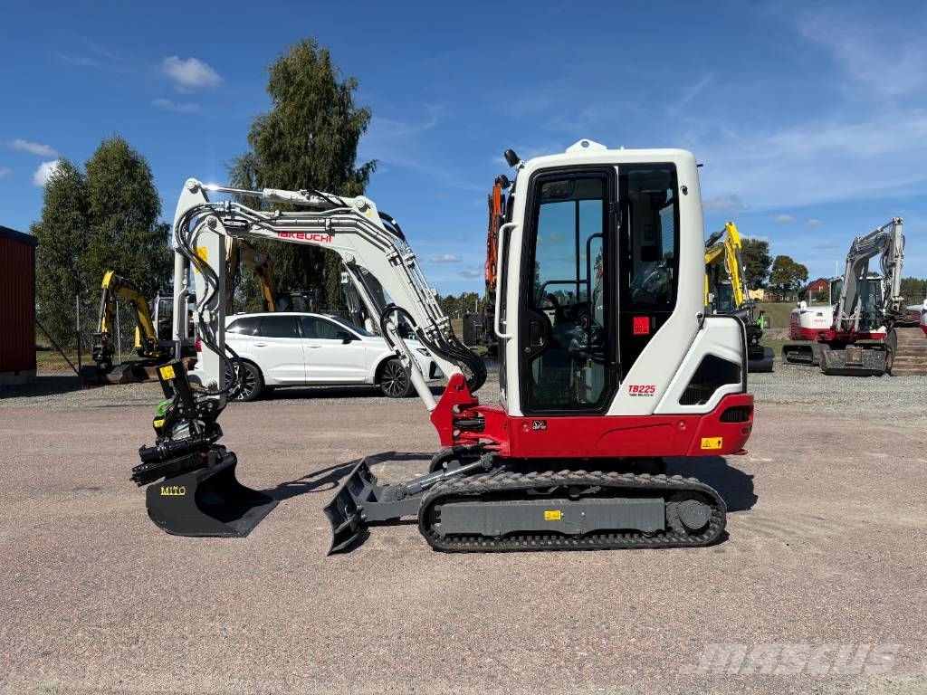Takeuchi TB225 Mini bagri <7t