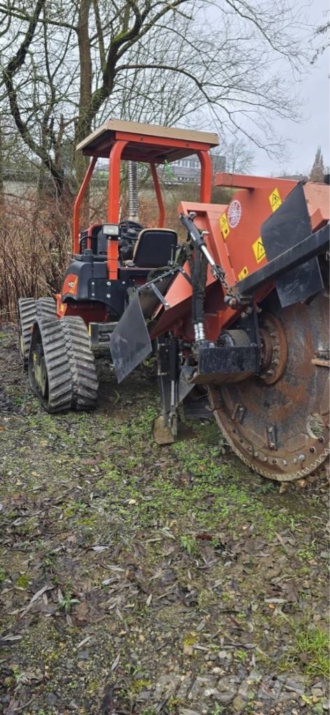 Ditch Witch RT 80 Quad 掘溝機