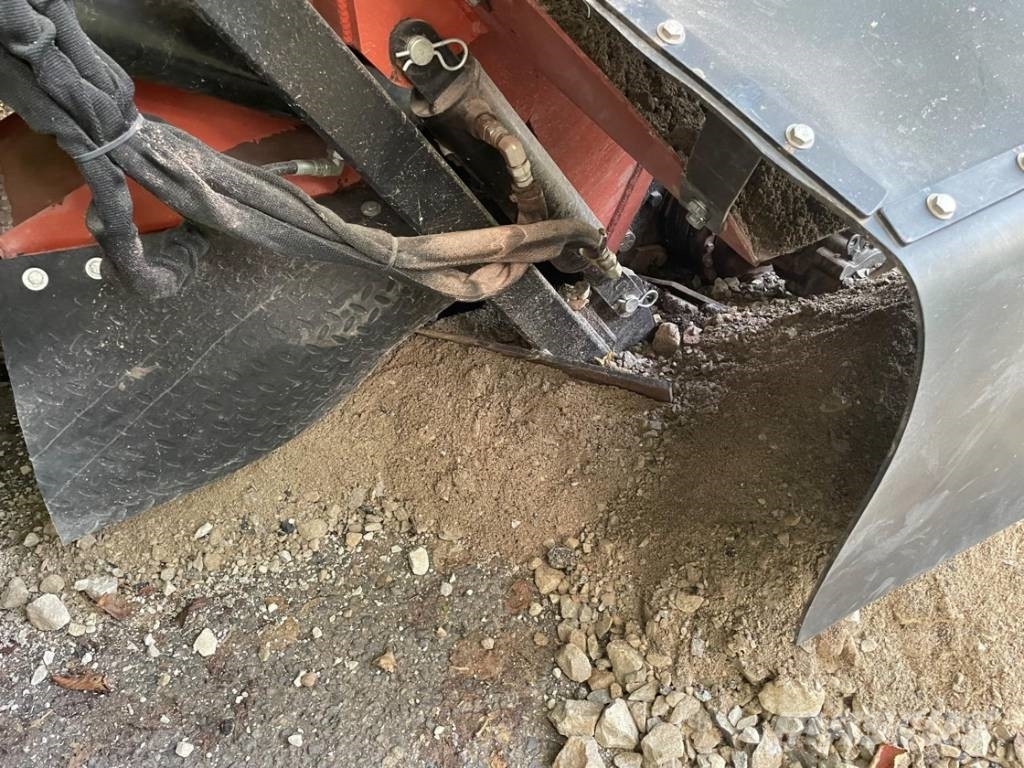 Ditch Witch RT 80 Quad 掘溝機