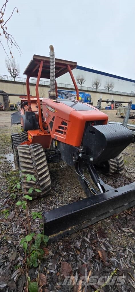 Ditch Witch RT 80 Quad 掘溝機