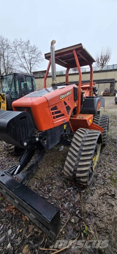 Ditch Witch RT 80 Quad 掘溝機