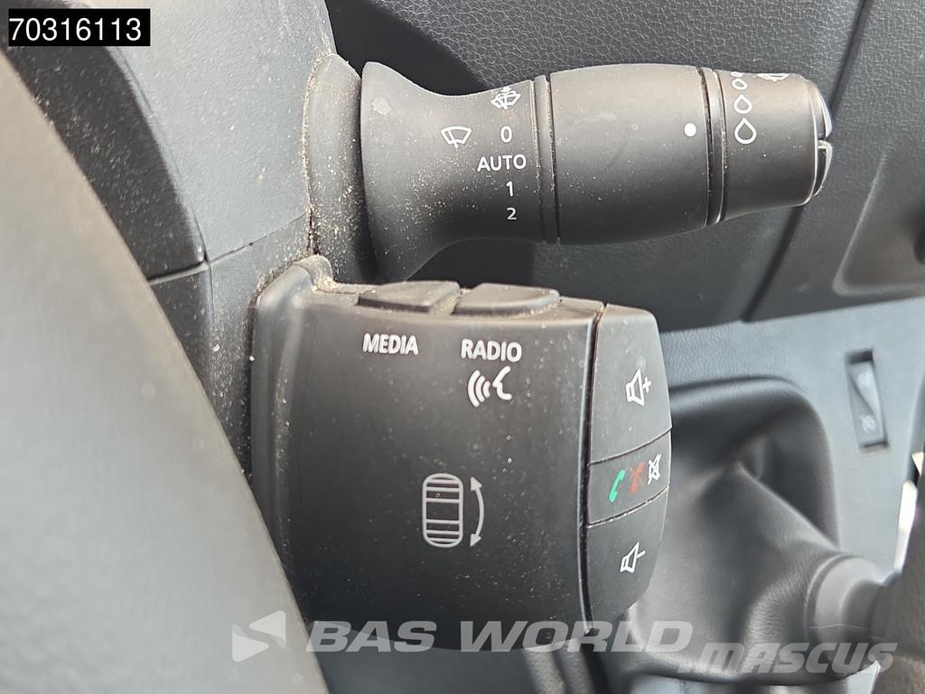 Renault Master 145PK Furgón Caja Cerrada – LED - Navegació Muut autot