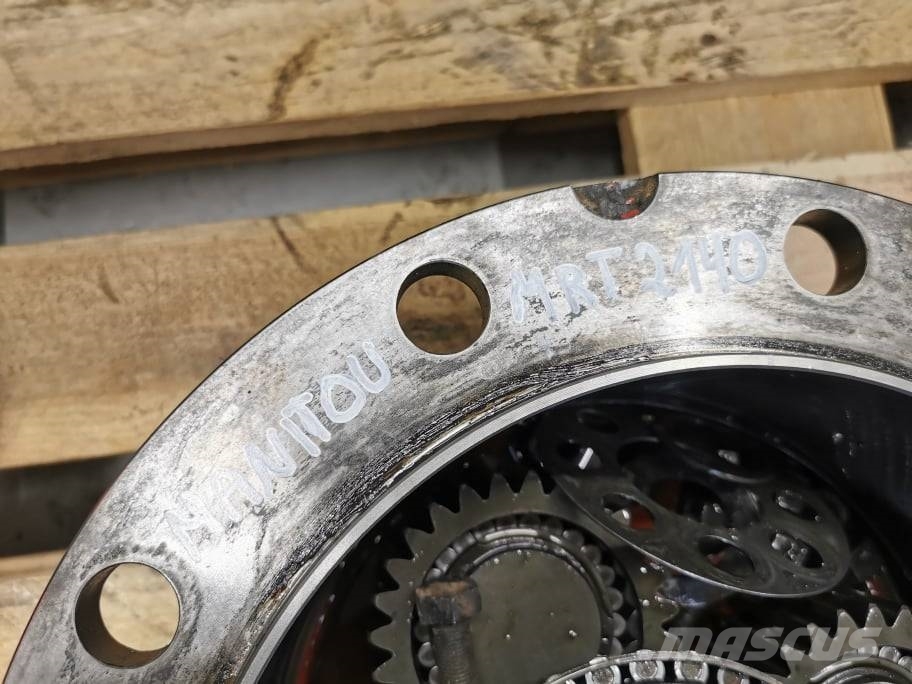 Manitou MRT 2145 {Clark-hurth} portal axle Axles