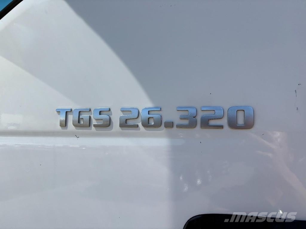 MAN TGS 26.320 + 6x4 FRONT TRACTION + STEERING/LIFT AX Grúas todo terreno