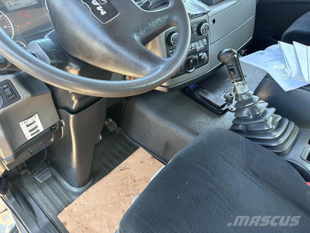 MAN TGS 26.320 + 6x4 FRONT TRACTION + STEERING/LIFT AX Grúas todo terreno