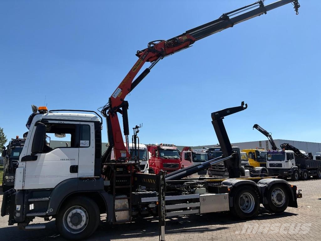 MAN TGS 26.320 + 6x4 FRONT TRACTION + STEERING/LIFT AX Grúas todo terreno