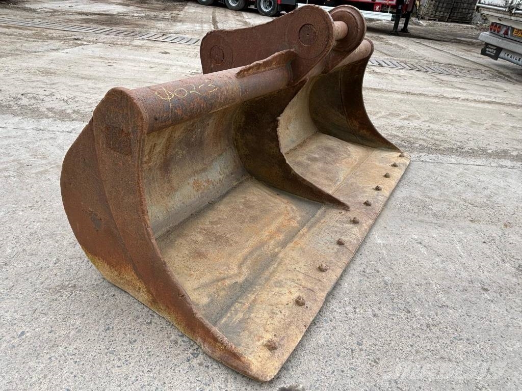 Strickland Grading Bucket 80mm Pins Buckets