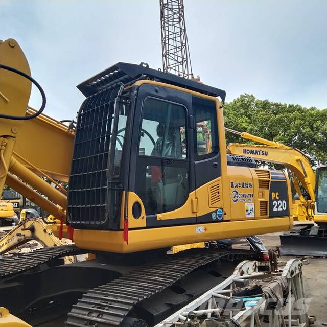 Komatsu PC 220 LC 大型油圧ショベル12t以上（パワーショベル・ユンボ）