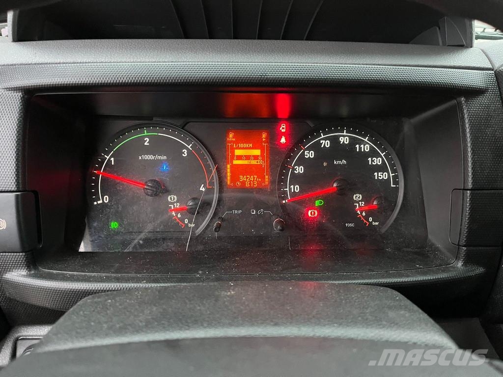 Renault D 7.5 4x2 ONLY 34247 km ! / BOX L=6309 mm Camiones con caja de remolque