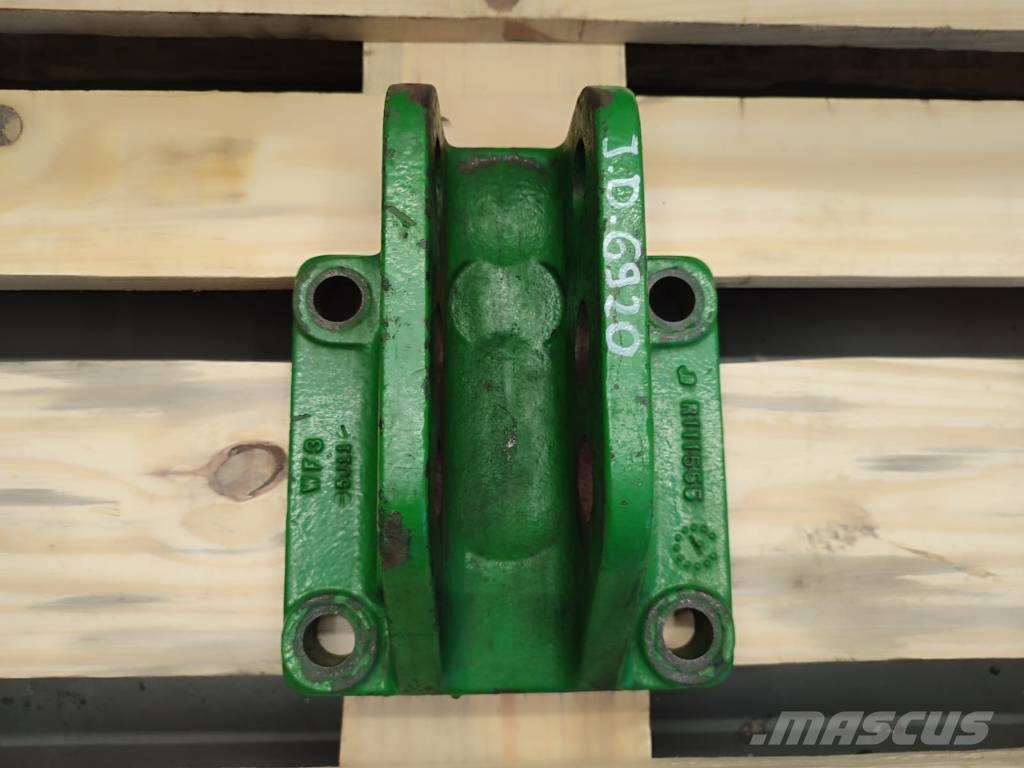 John Deere Central bolt hook R111555 John Deere 6920 Alváz és felfüggesztés