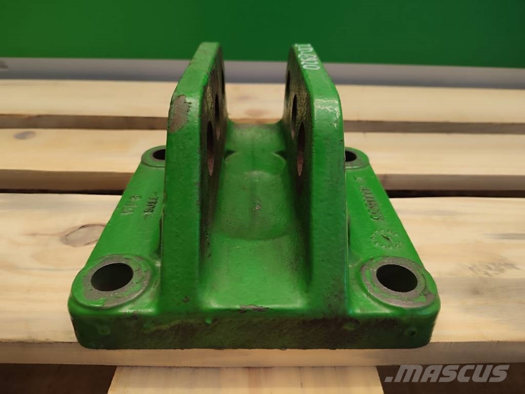 John Deere Central bolt hook R111555 John Deere 6920 Alváz és felfüggesztés