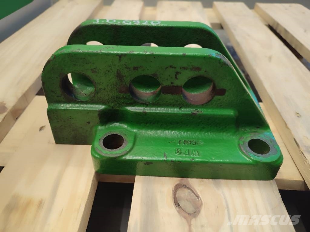 John Deere Central bolt hook R111555 John Deere 6920 Alváz és felfüggesztés