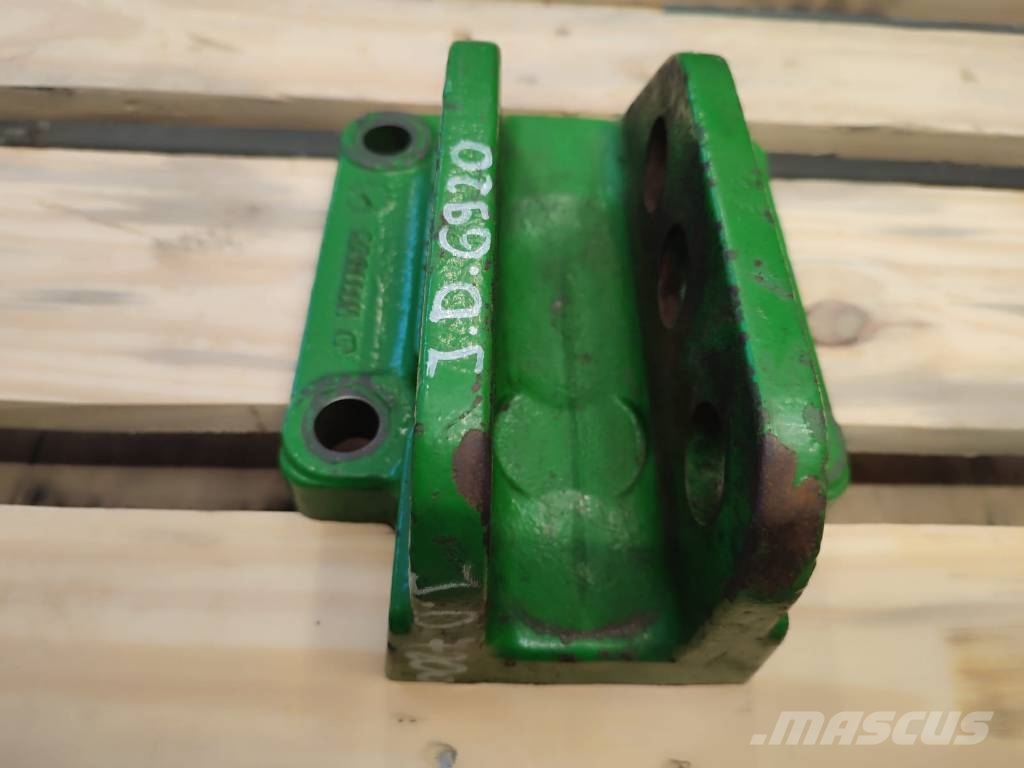 John Deere Central bolt hook R111555 John Deere 6920 Alváz és felfüggesztés