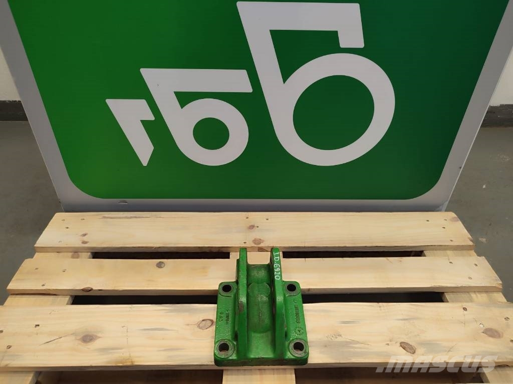 John Deere Central bolt hook R111555 John Deere 6920 Alváz és felfüggesztés
