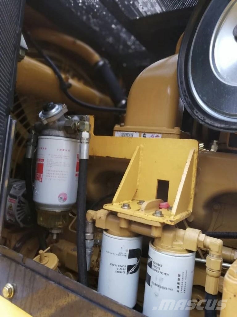SHANTUI SD22F  with winch for tropical market جرارات التحريج