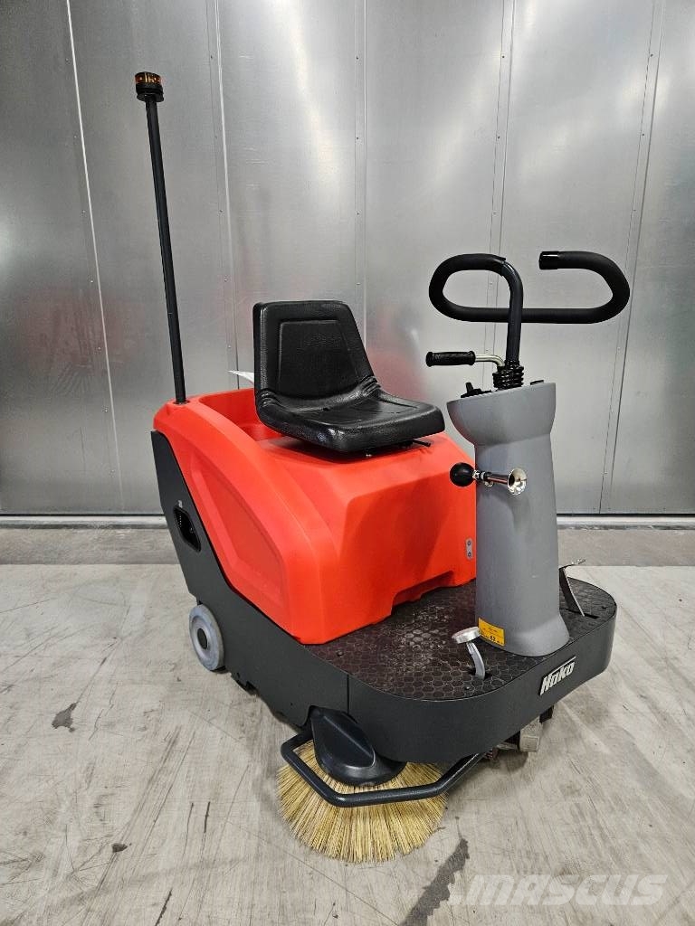 Hako Sweepmaster B800R Stroji za notranje pometanje