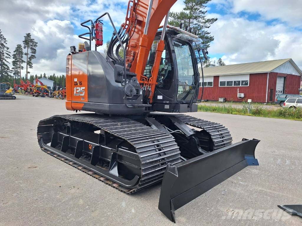 Hitachi ZX135USL-7 JATKETTU SUOALUSTA PUSKULEVYLLÄ 履带挖掘机