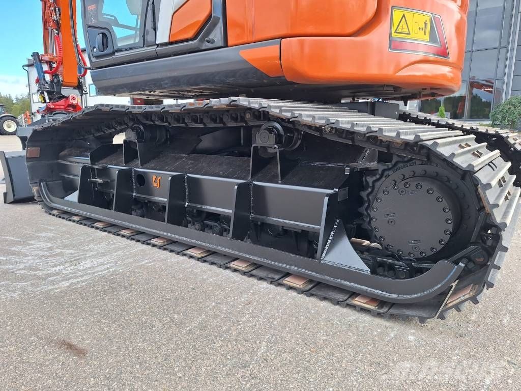 Hitachi ZX135USL-7 JATKETTU SUOALUSTA PUSKULEVYLLÄ 履带挖掘机