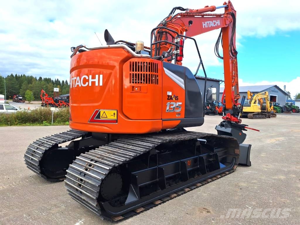 Hitachi ZX135USL-7 JATKETTU SUOALUSTA PUSKULEVYLLÄ 履带挖掘机
