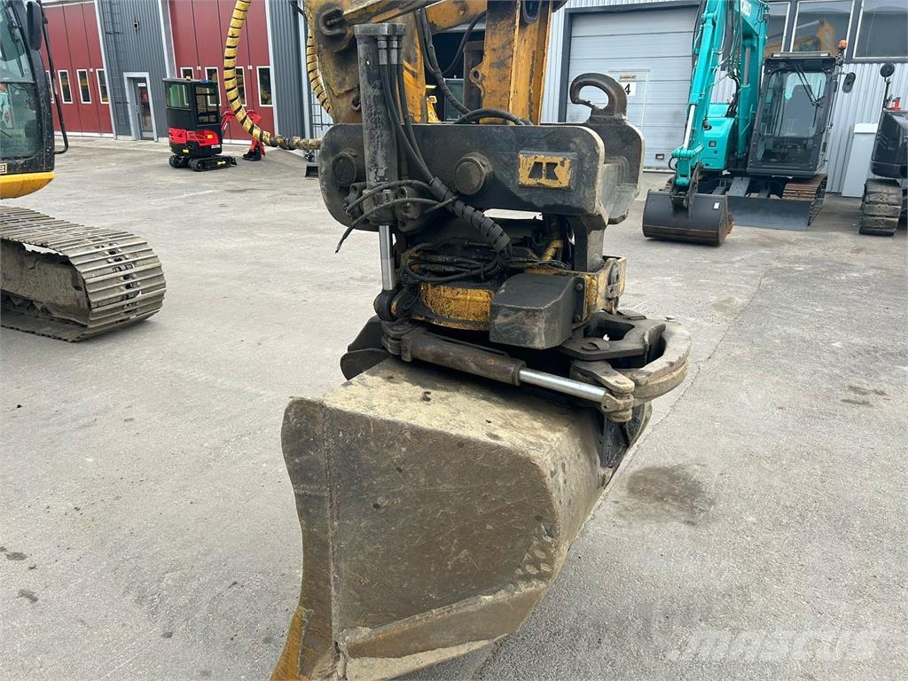JCB JS160LC PYÖRITTÄJÄLLÄ Excavadoras sobre orugas