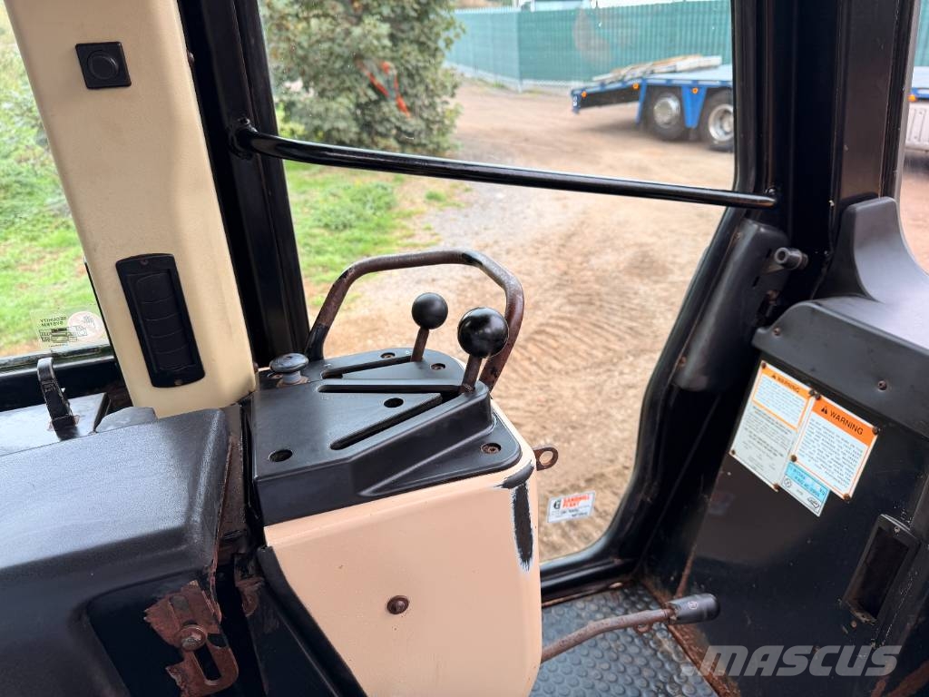 CAT 953 C Tracked Loading Shovel Roomiklaadurid