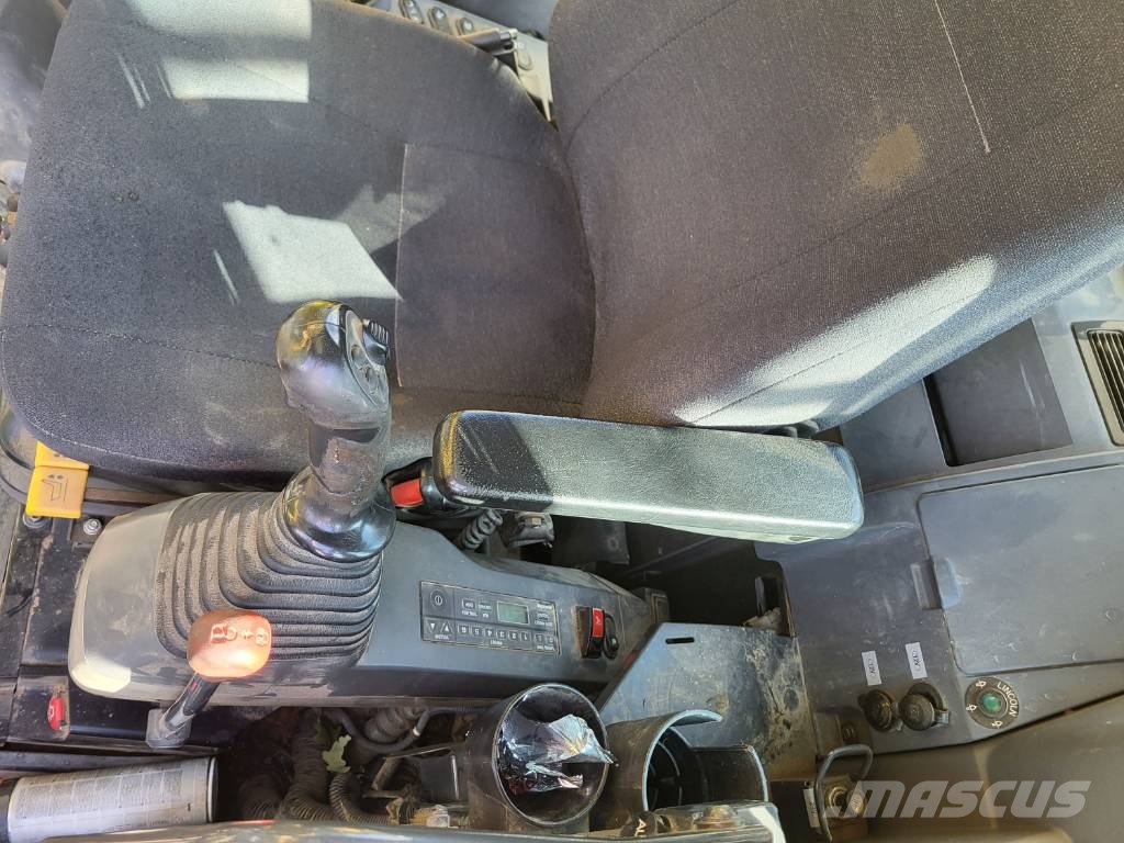 Komatsu PC138US-11 Roomikekskavaatorid