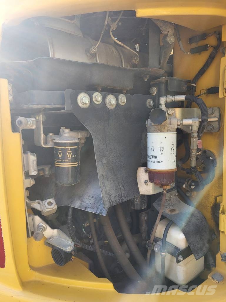 Komatsu PC138US-11 Roomikekskavaatorid