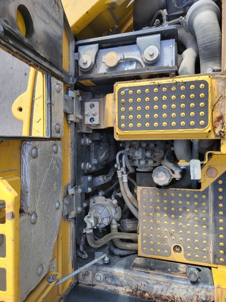 Komatsu PC138US-11 Roomikekskavaatorid