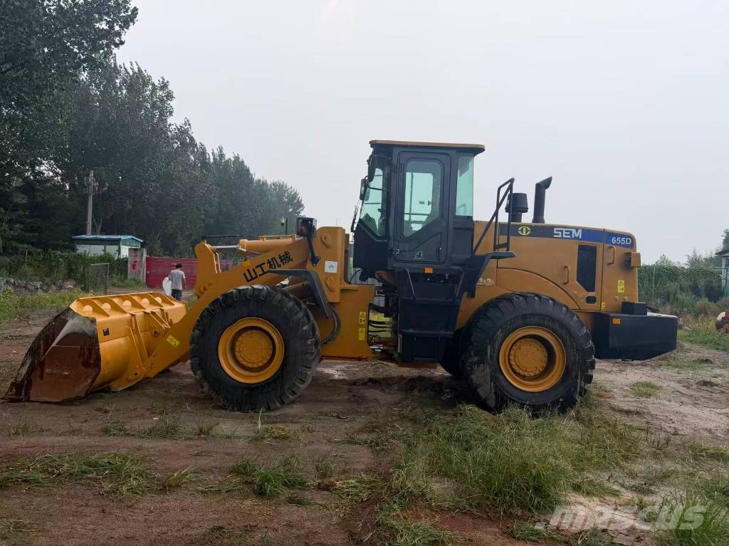 SEM 630 B 輪胎式裝載機