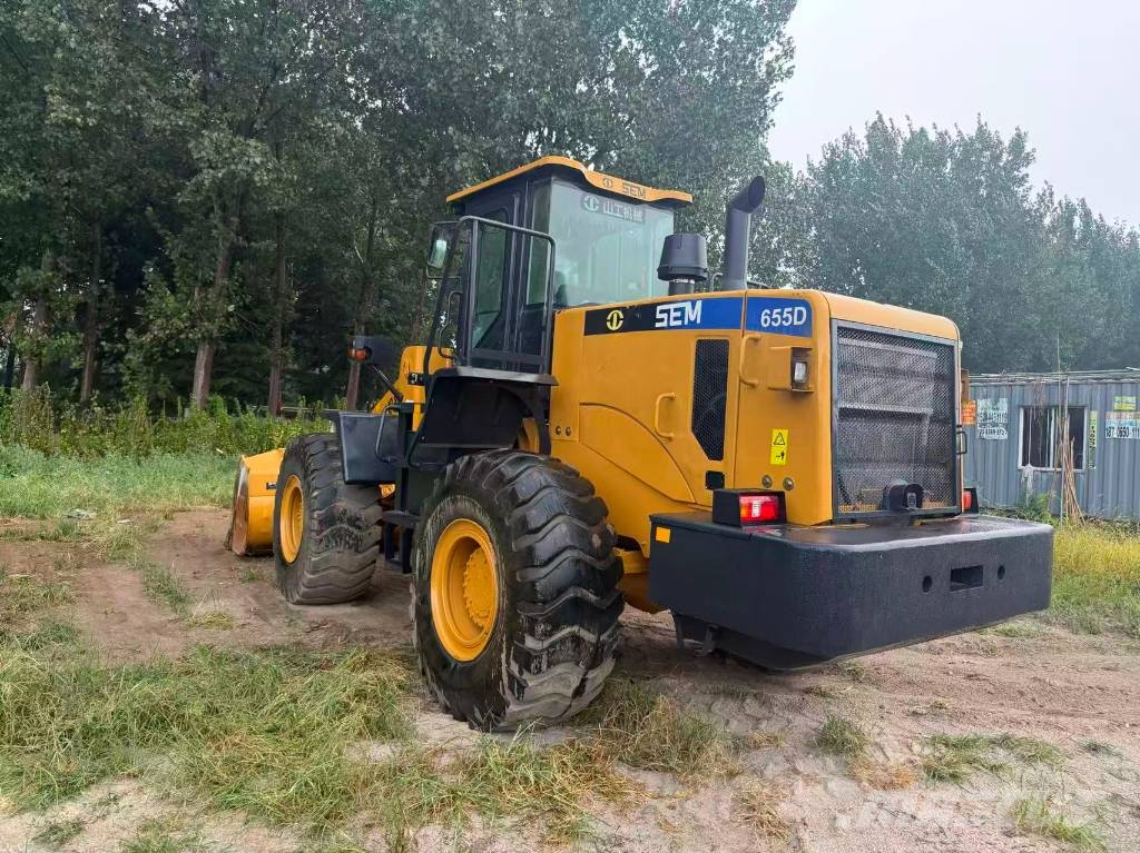 SEM 630 B 輪胎式裝載機