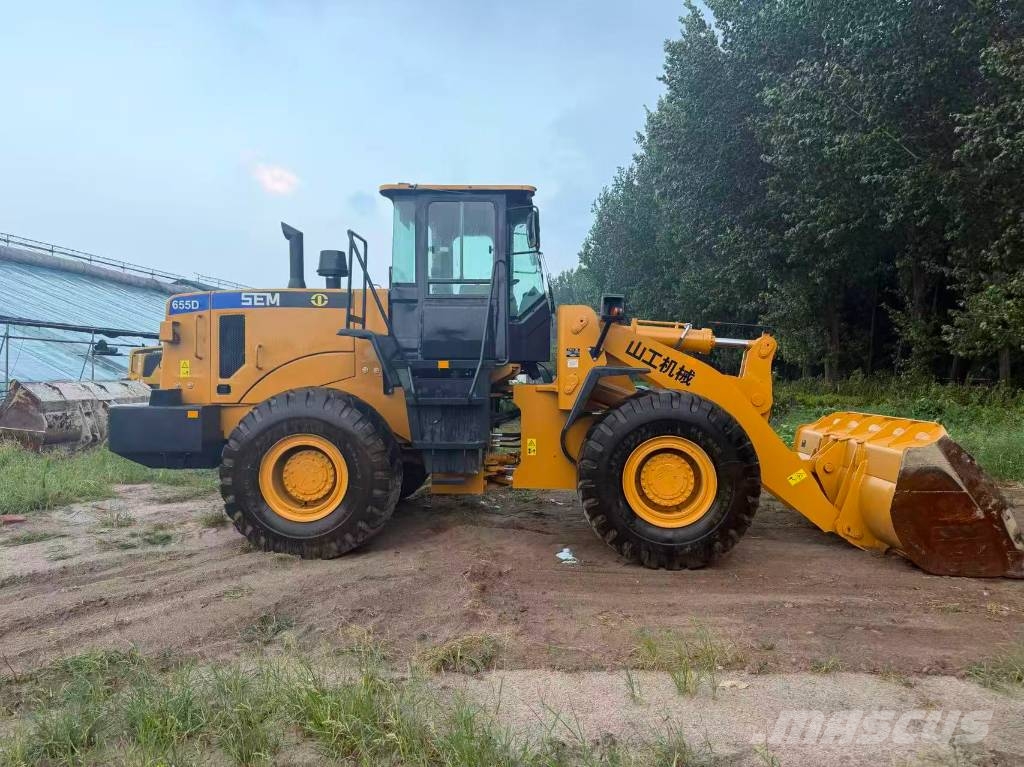 SEM 630 B 輪胎式裝載機
