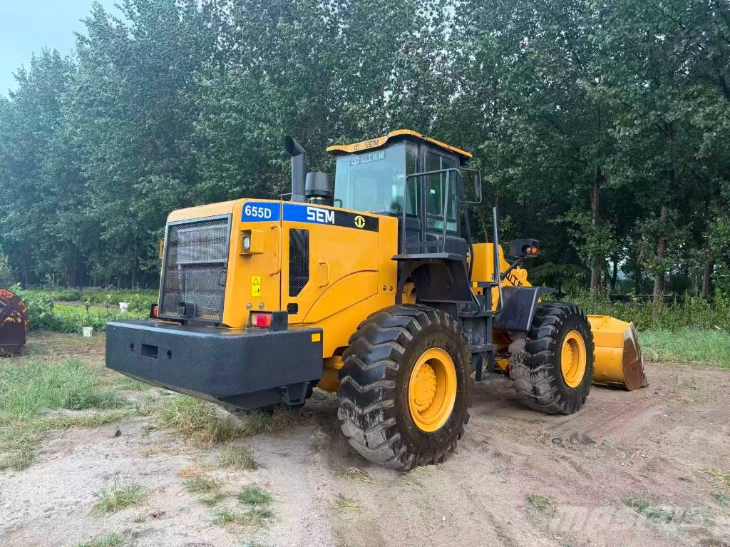 SEM 630 B 輪胎式裝載機