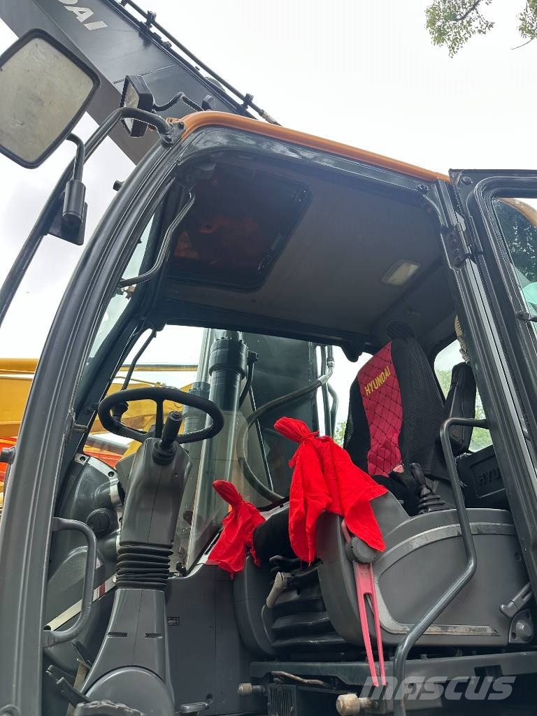 Hyundai 210W-9T Wheeled excavators